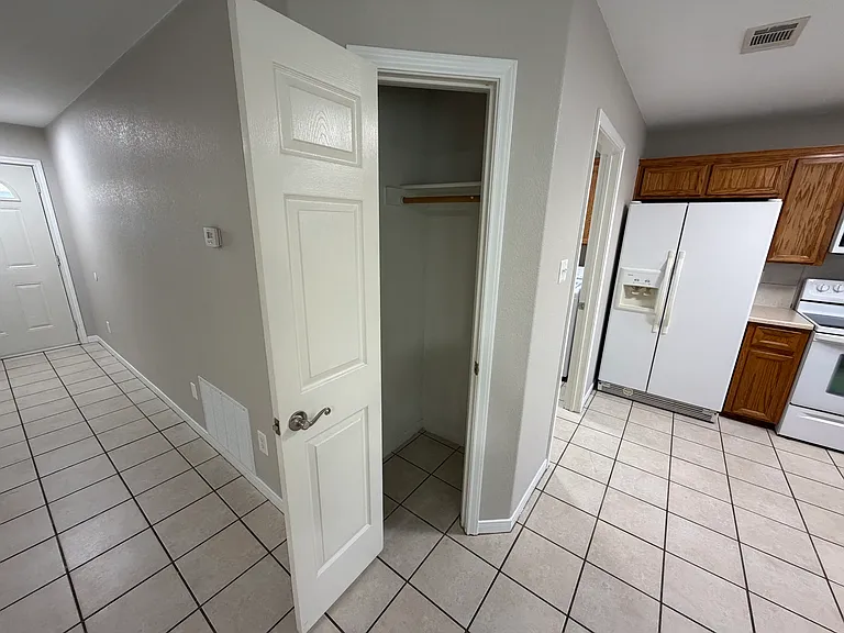 1422 Shoshoni Trl #B — Photo 7