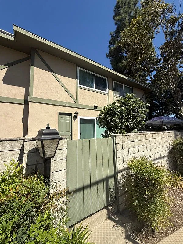 2 bed, 1.5 bath, 1045 sqft, $2,500 — Photo 1