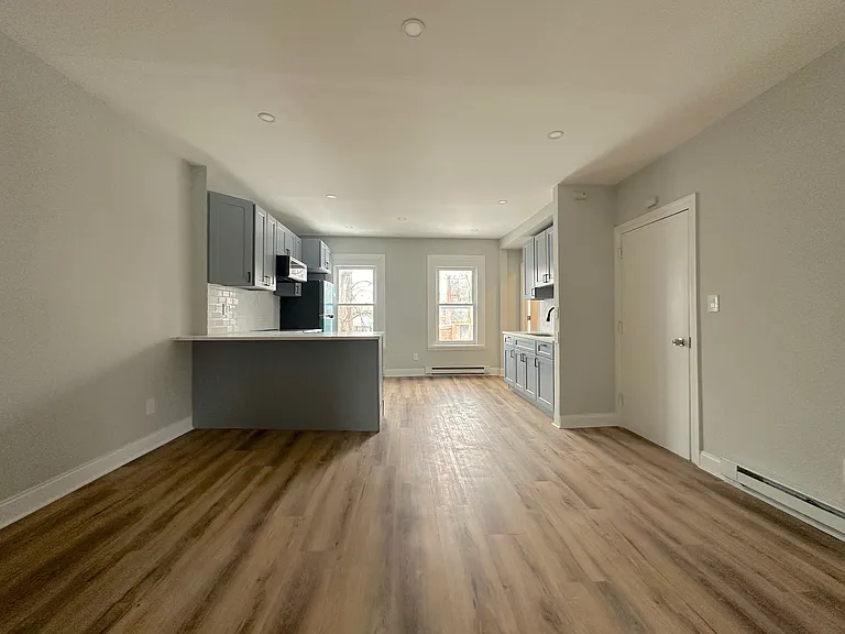 190 N Miller St #2 — Photo 1