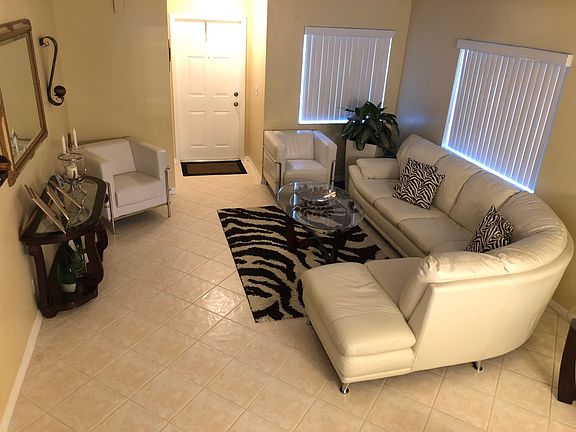 4th image of 4666 SW 12th Ct
