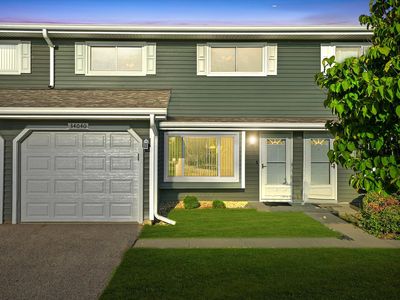 34040 N White Oak Ln, Gurnee, IL, 60031