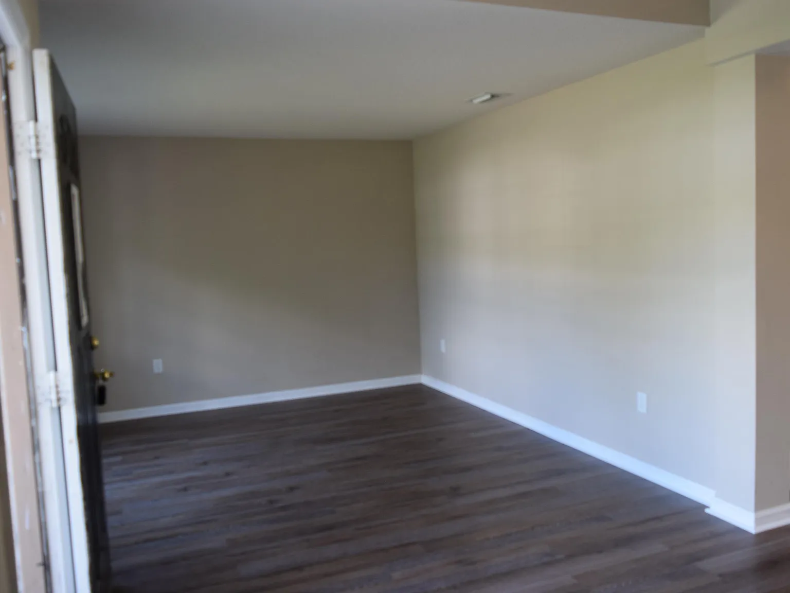 3 bed, 2.0 bath, 1814 sqft, $1,875 — Photo 3