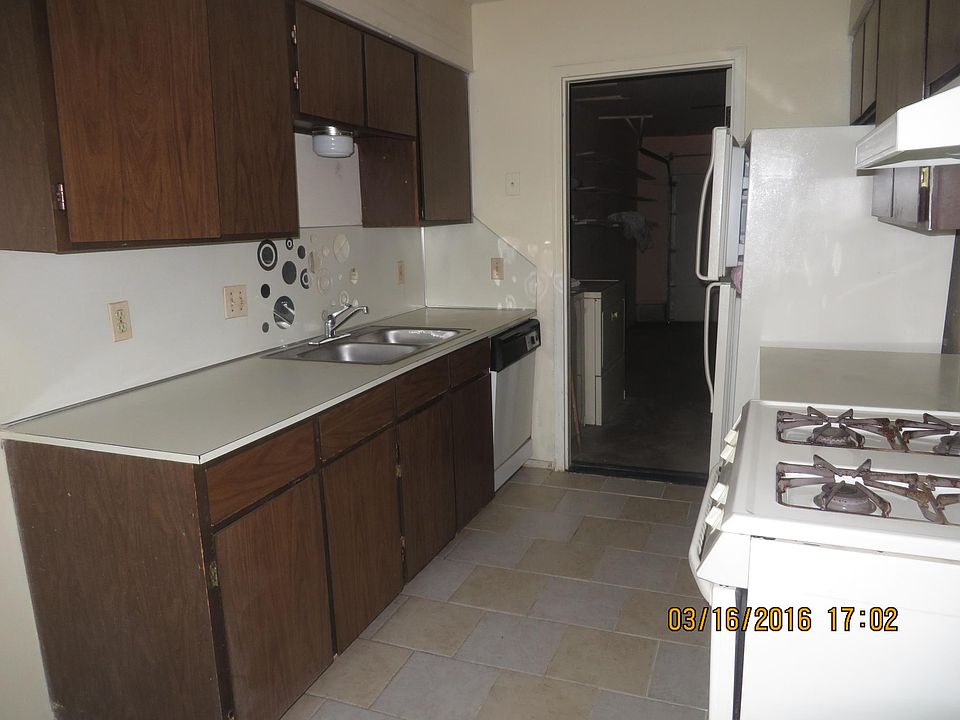 2nd image of 1523 E 66th Pl