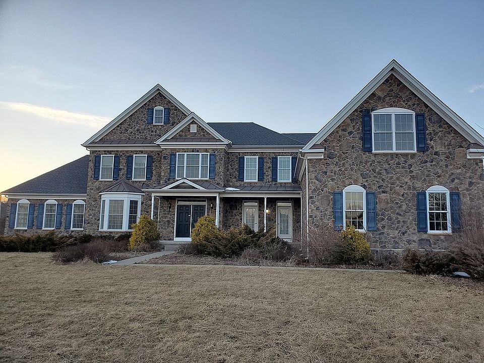 1st image of 3 Chapel Hill Ct