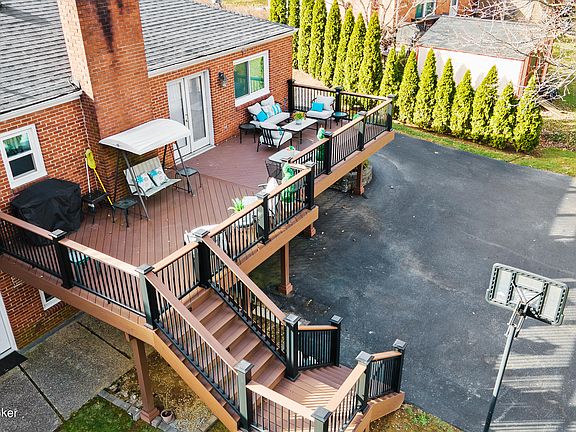 3rd image of 616 Gatehouse Ln