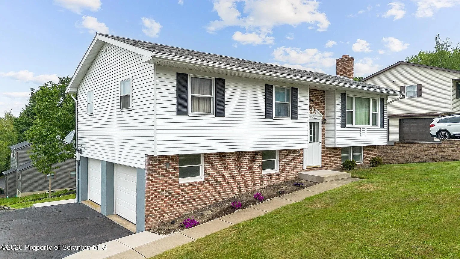3 bed, 1461 sqft, $2,595 — Photo 2