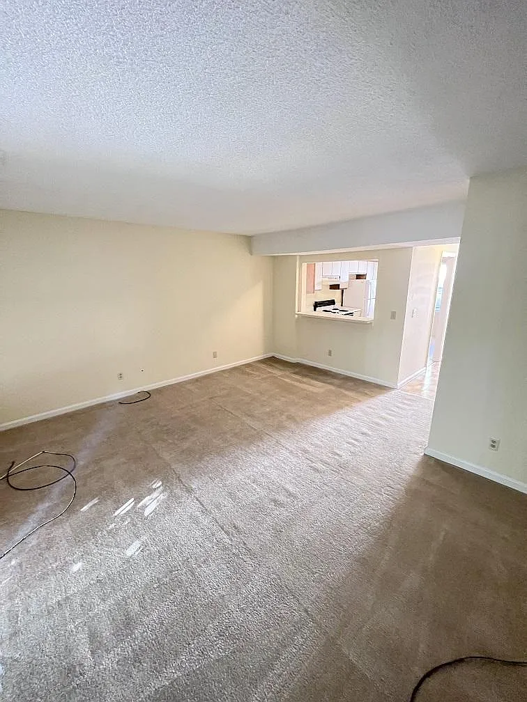 2 bed, 1.5 bath, $1,200 — Photo 2