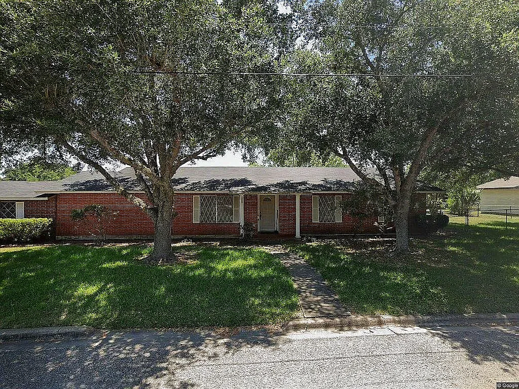 3 bed, 2124 sqft, $1,900 — Photo 1