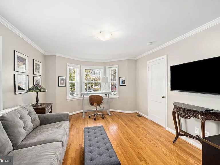 1604 N Edgewood St — Photo 23