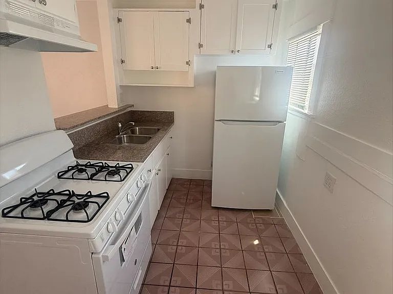 1210 Hoffman Ave — Photo 4