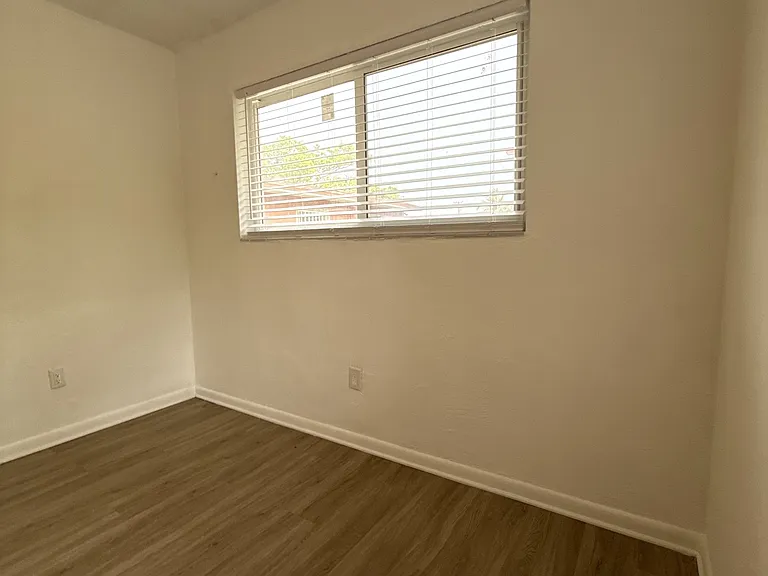 5515 NW 6th Pl #4 — Photo 8