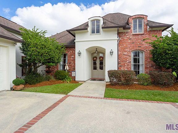 3rd image of 18516 Lake Harbor Ln