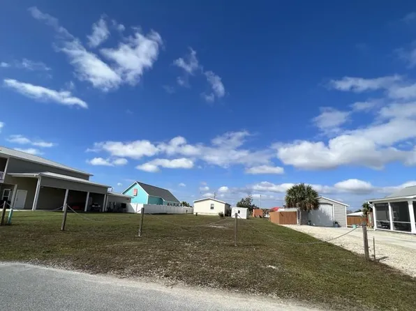 203 6th St, Mexico Beach, FL 32456
