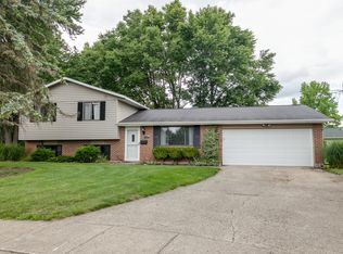 1088 Dorchester Rd, Troy, OH 45373