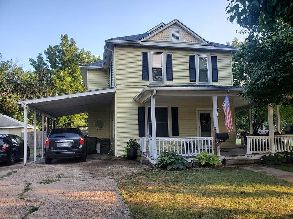 1st image of 704 Smoky Hill Dr