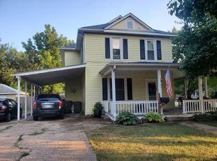 704 Smoky Hill Dr, Salina, KS 67401