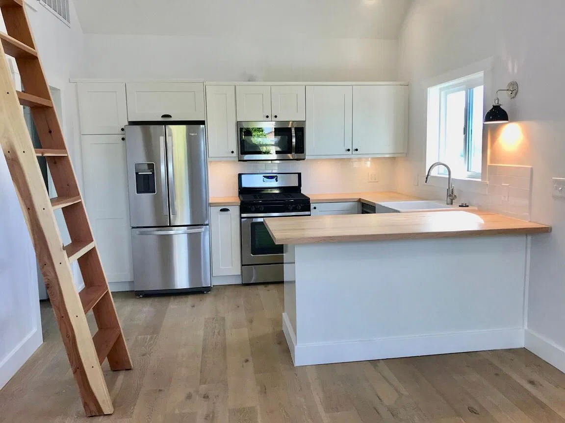 1800 Mozart St — Photo 3