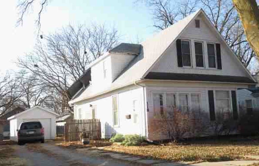 1st image of 118 E Republic Ave