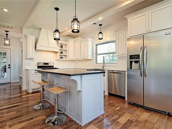3rd image of 2044 Haxton Ln