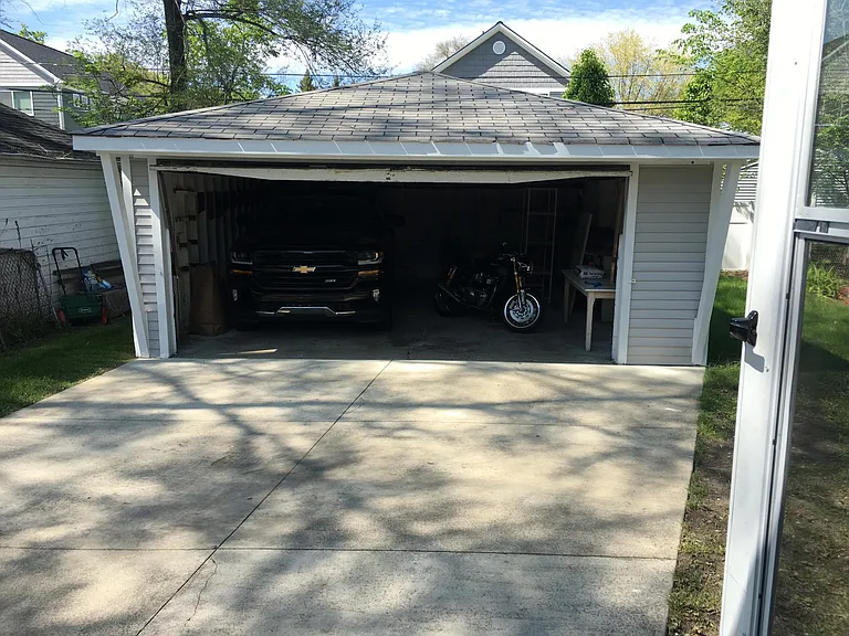 1377 Chapin Ave — Photo 9