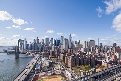 1 Manhattan Sq Photo 1