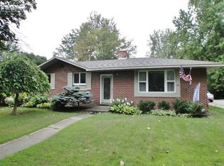 14474 Swanee Beach Dr, Fenton, MI 48430