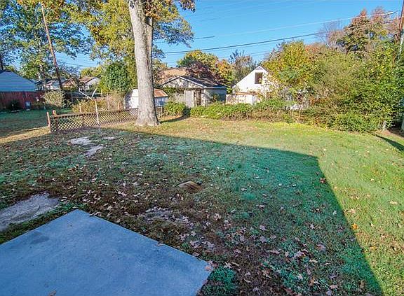 4th image of 104 N Quince Ave