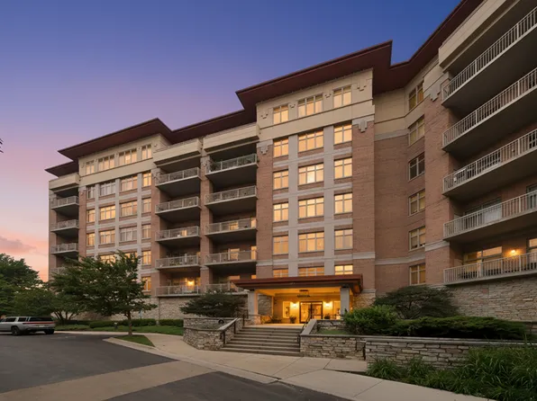 40 Prairie Park Dr APT 702, Wheeling, IL 60090