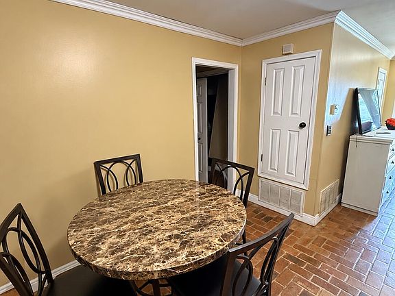 5th image of 4403 Saratoga Ave