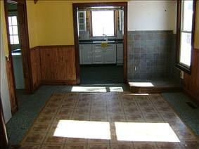 1st image of 704 Pine St S
