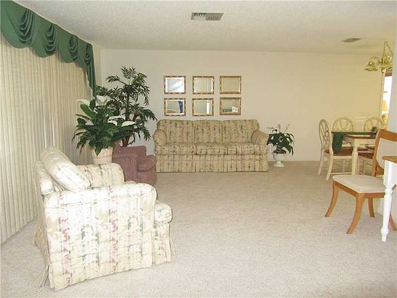 4th image of 2228 Sugarbush Dr