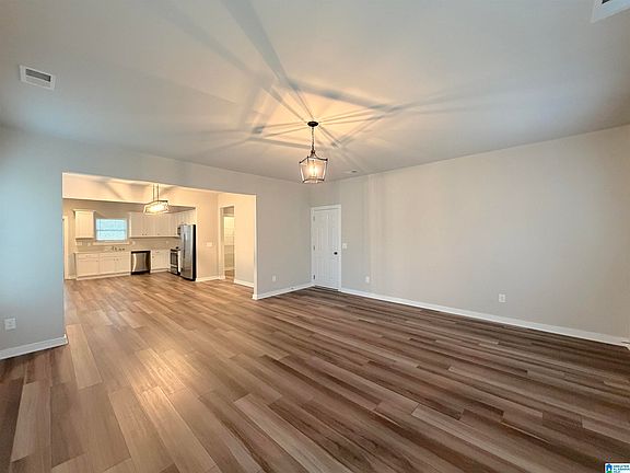 4th image of 285 Avalon Way