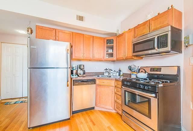 1st image of 6721 N Lakewood Ave APT 1N