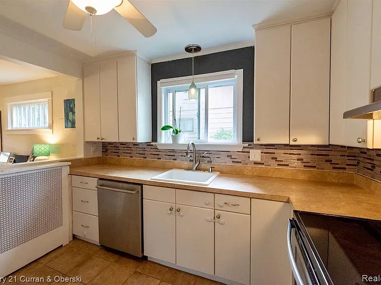 523 E Farnum Ave — Photo 8