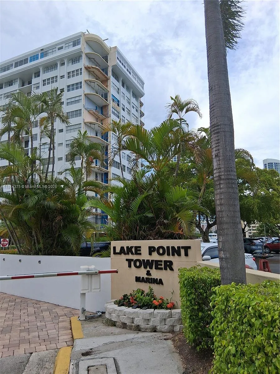 Building Photo - 100 Golden Isles Dr #206