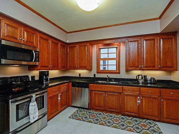2nd image of 2211 Monroe St NE