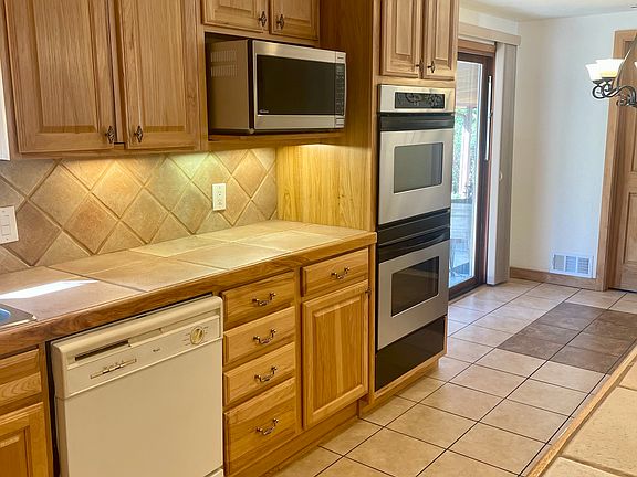 2nd image of 21 Curtis Pl
