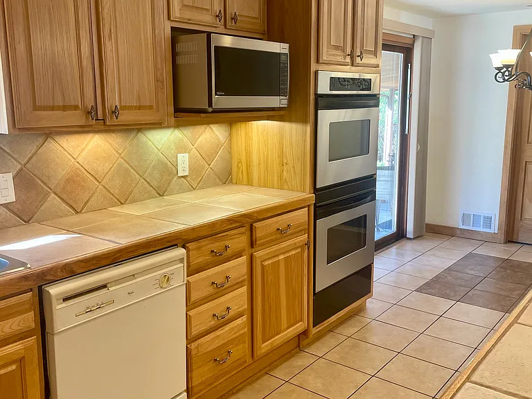 21 Curtis Pl — Photo 2