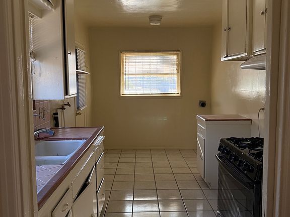 3rd image of 2712 Del Mar Ave