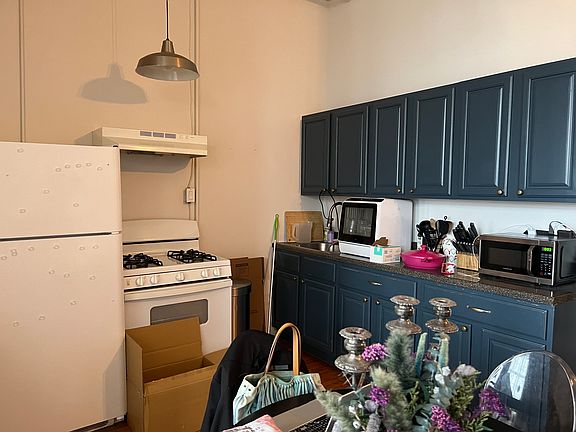 4th image of 248 McKibbin St #3F