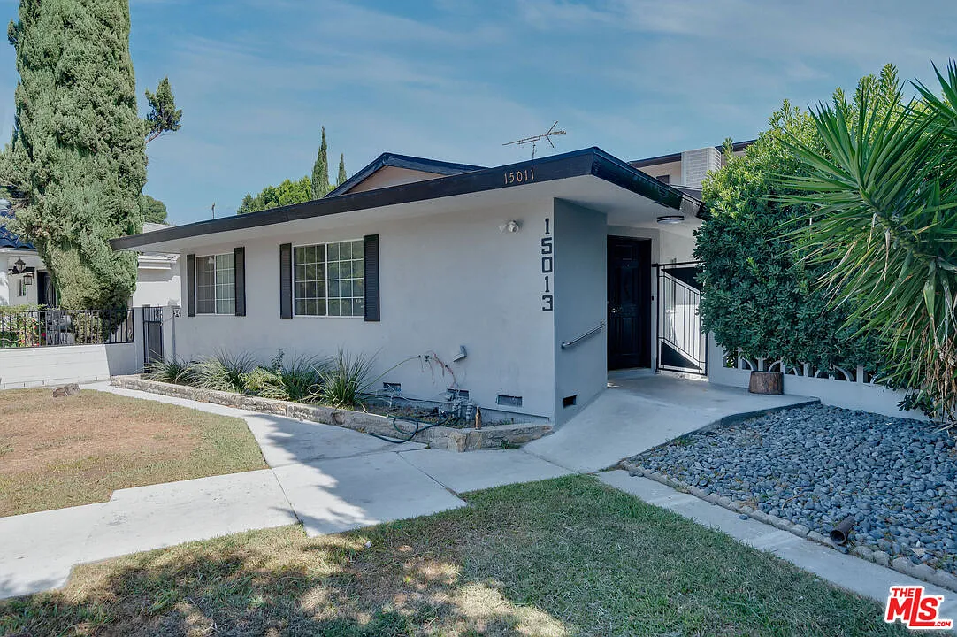 5 bed, 3.0 bath, 2450 sqft, $6,180 — Photo 2