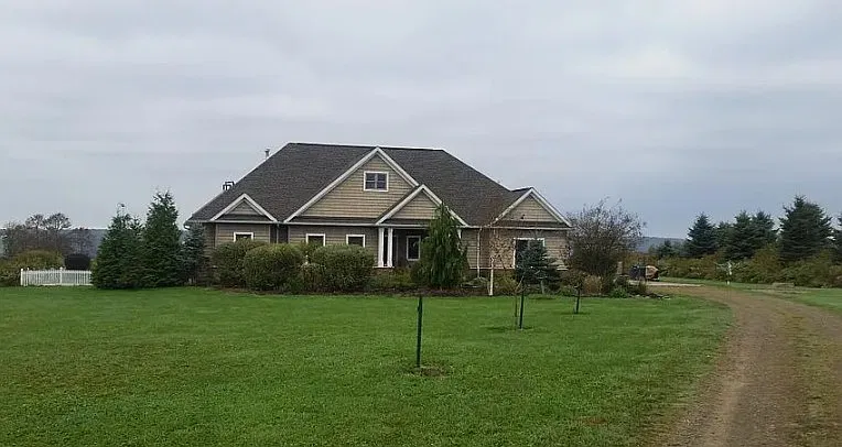 3 bed, 3.0 bath, 3410 sqft, $2,300 — Photo 1