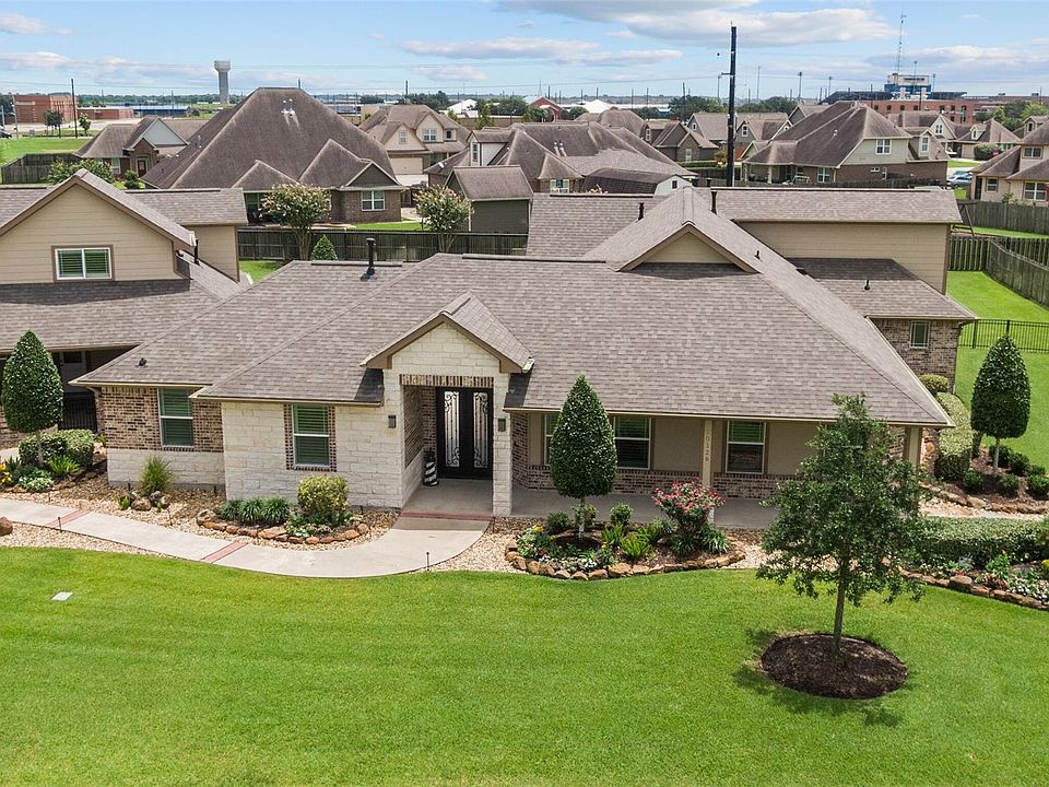 1st image of 10126 Royal Palm Dr