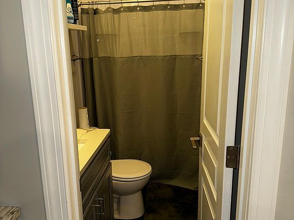 4th image of 730 W Jefferson St Floor 1