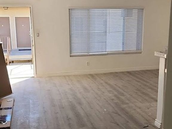 5th image of 1755 Granville Ave APT 17