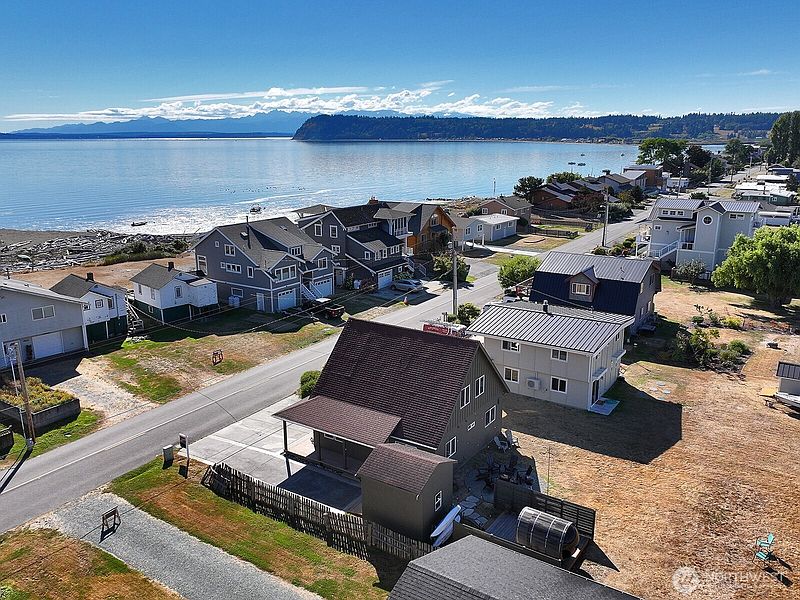 2nd image of 2633 Sunlight Beach Road