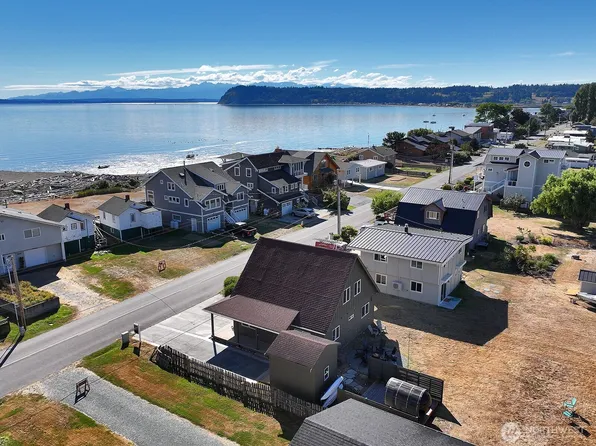 2633 Sunlight Beach Road, Clinton, WA 98236