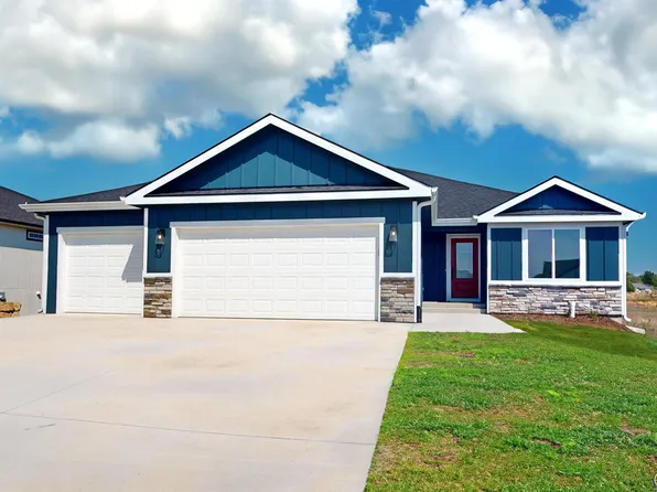 2514 SE Saturn Dr, Topeka, KS 66605