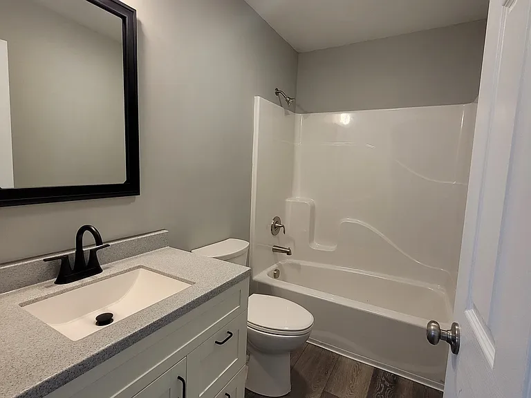640 W Walnut St — Photo 18