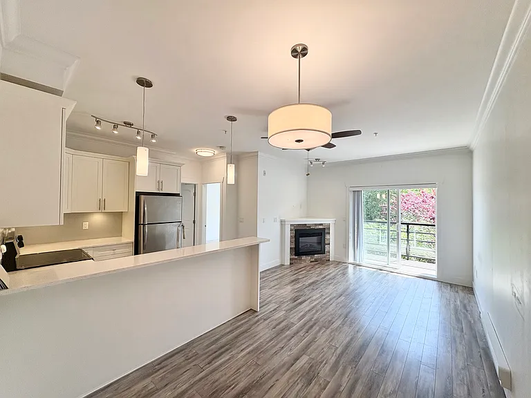 8183 121a St #320 — Photo 3
